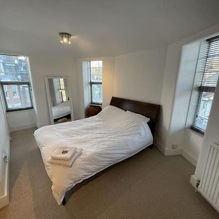 Spacious Two Bedroom Flat In Prestigious Highgate. ลอนดอน ภายนอก รูปภาพ