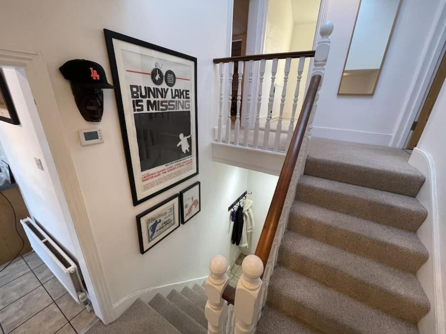 Spacious Two Bedroom Flat In Prestigious Highgate. ลอนดอน ภายนอก รูปภาพ