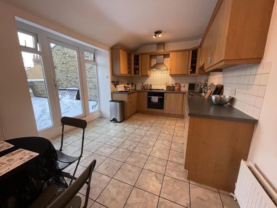 Spacious Two Bedroom Flat In Prestigious Highgate. ลอนดอน ภายนอก รูปภาพ