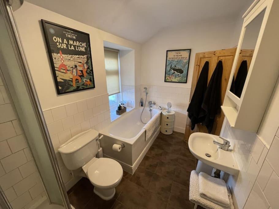 Spacious Two Bedroom Flat In Prestigious Highgate. ลอนดอน ภายนอก รูปภาพ